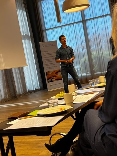 Ole Petter Hjelle distriktsläkare inledde  Faggruppe for sykepleiere i revmatolog  med föreläsningen: Stark hjärna med aktiv kropp.